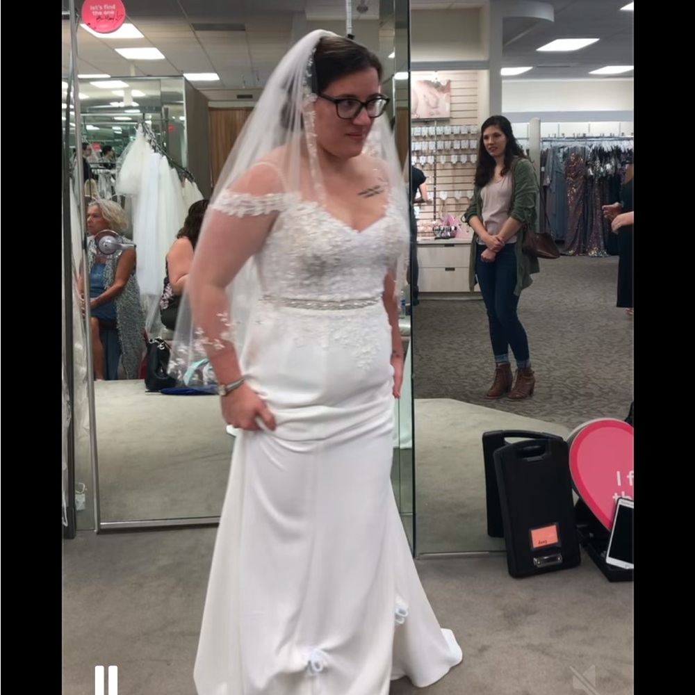 Size 6 wedding dress from David bridal. Beaded belt and veil included
